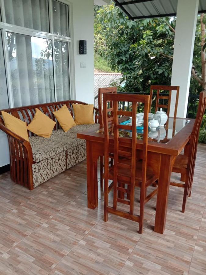 Charming View Homestay Ella Esterno foto